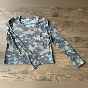 Tresics Camo Long Sleeve Top, Cropped, Front Pocket, Size Small, Like New